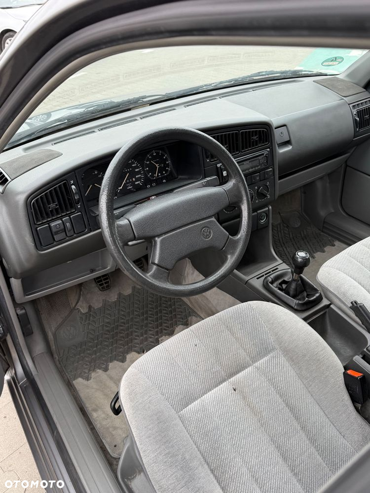 Volkswagen Passat 1.8 GL - 7