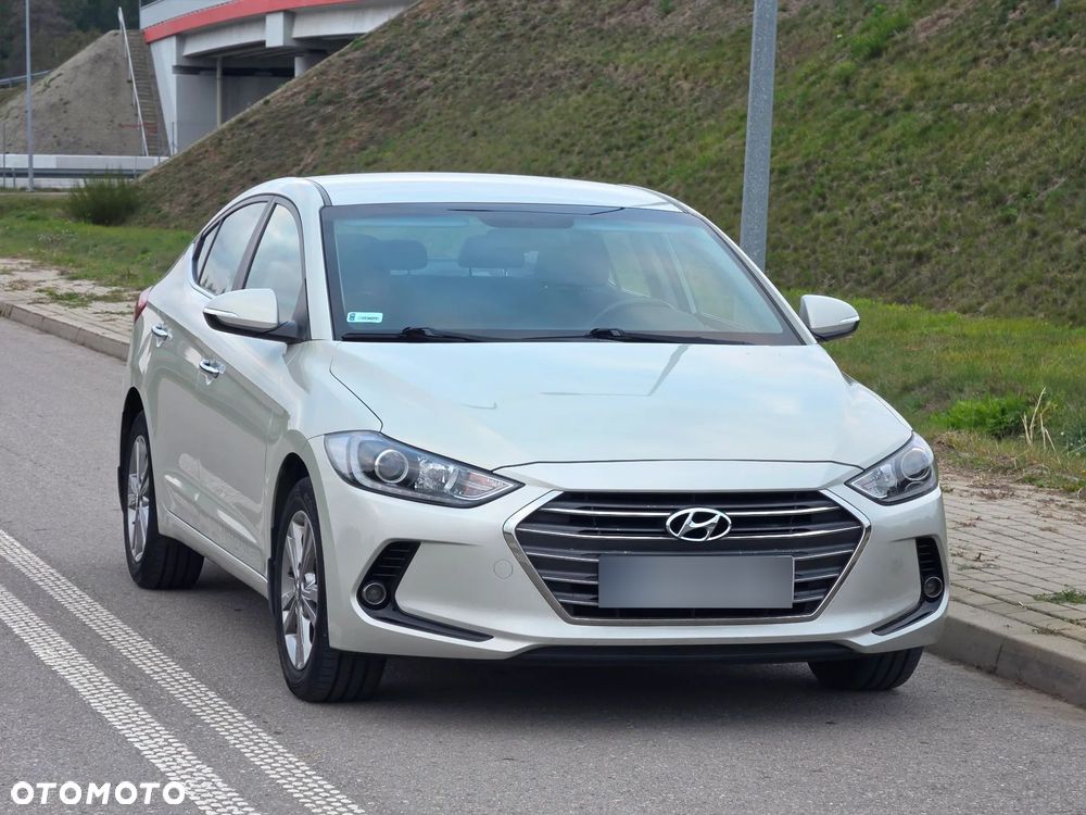 Hyundai Elantra 1.6 Comfort - 3