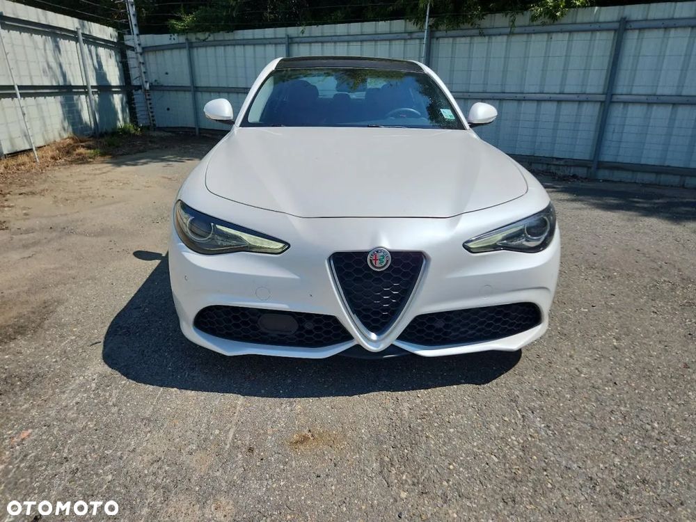 Alfa Romeo Giulia 2.0 Turbo 16V AT8-Q4 Ti - 5