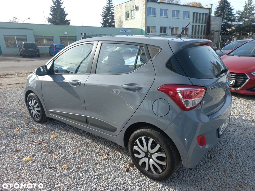Hyundai i10 1.0 Fifa World Cup Edition - 10