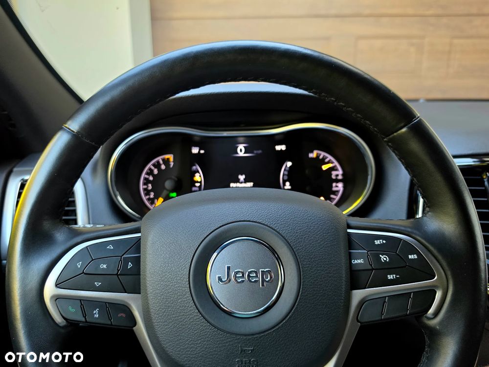 Jeep Grand Cherokee - 25
