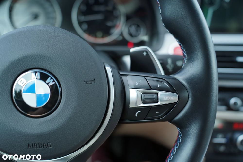 BMW Seria 5 528i Sport-Aut - 37
