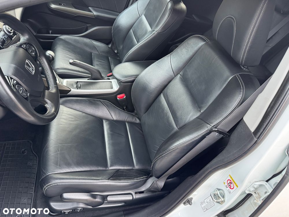 Honda Civic 1.8 i-VTEC Executive Black Edition - 27