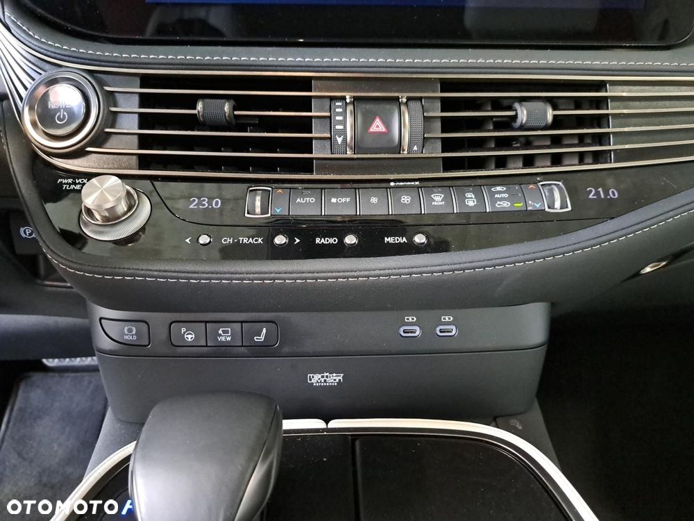 Lexus LS - 26