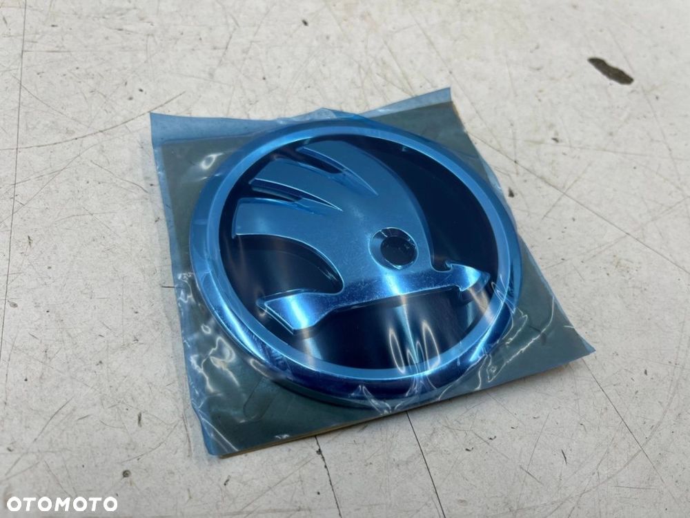 Znaczek Skoda Octavia IV 4 19r.- NOWY znaczek maski emblemat na przedni zderzak przód ORYGNALNY - 2