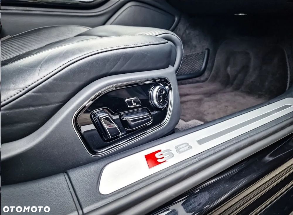 Audi S8 - 16