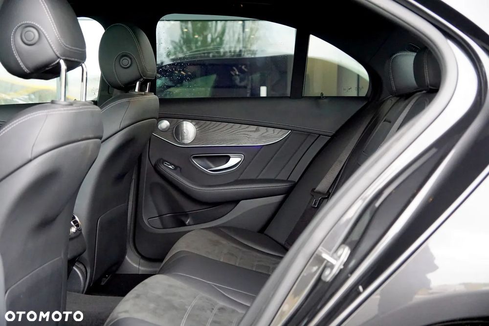 Mercedes-Benz Klasa C 400 4Matic 9G-TRONIC AMG Line - 20
