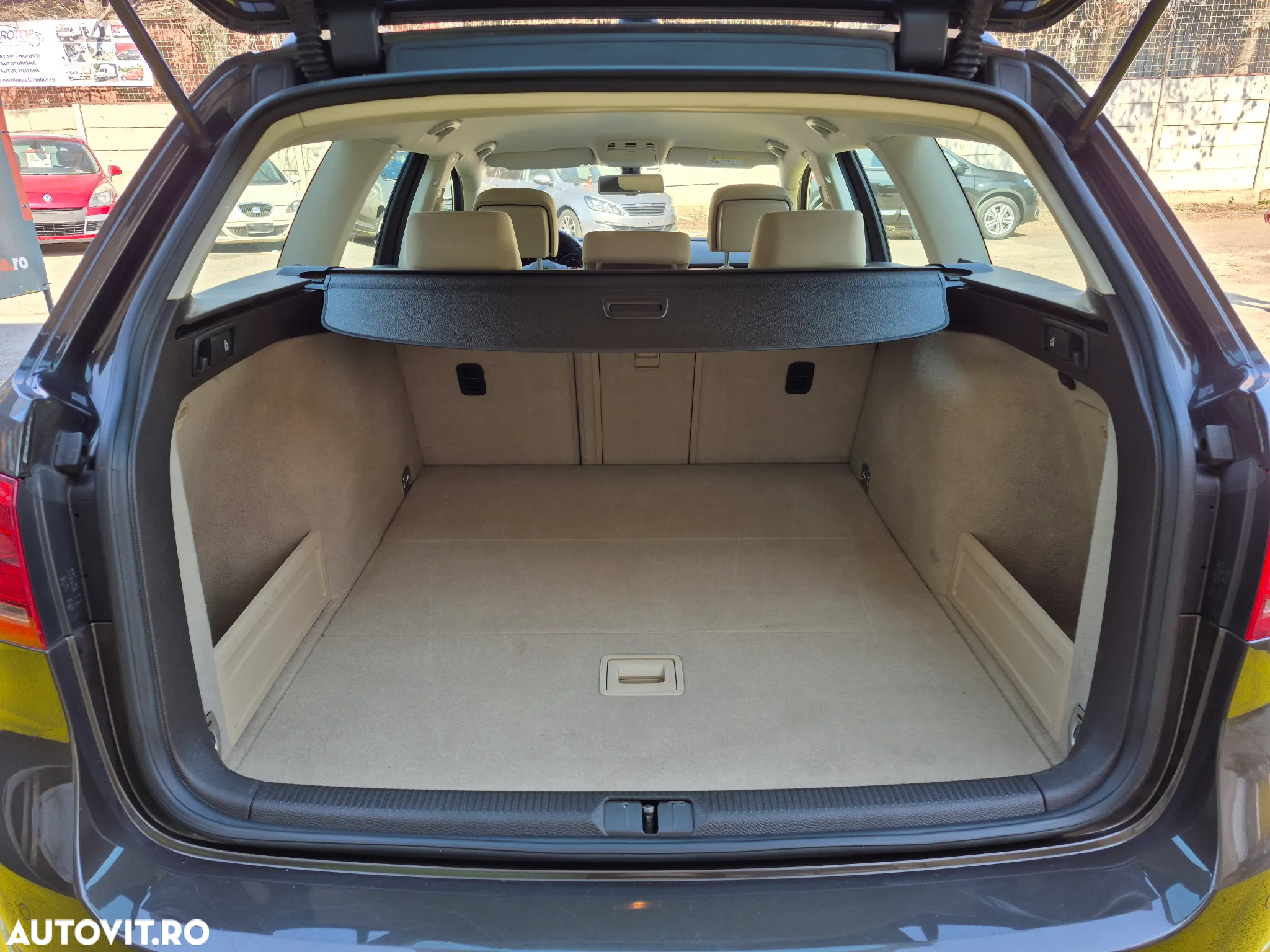 Volkswagen Passat Variant 2.0 TDI Blue TDI DSG Comfortline - 11