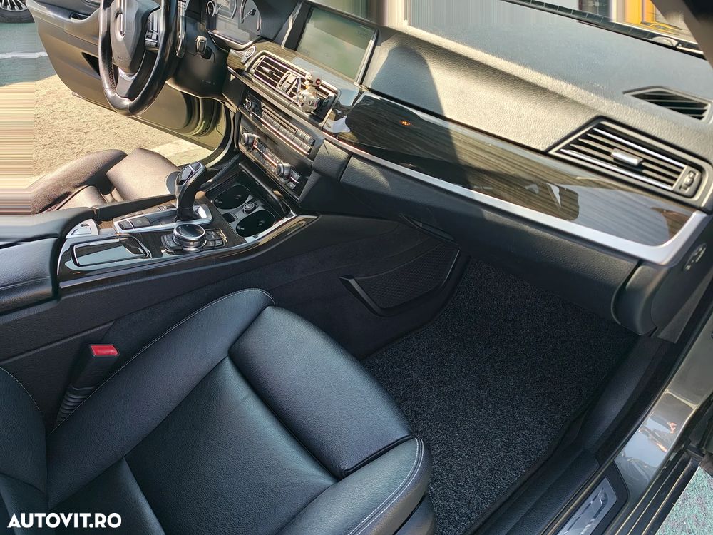 BMW Seria 5 525d xDrive AT - 17