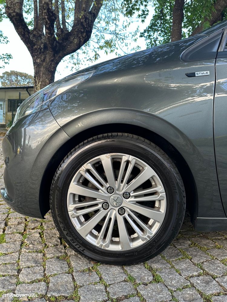 Peugeot 208 1.2 PureTech Style - 16