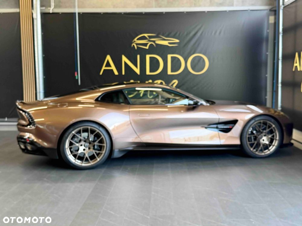 Aston Martin Vanquish - 11