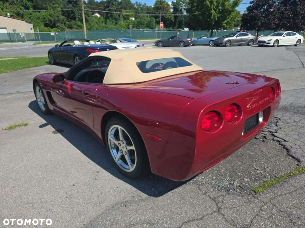 Chevrolet Corvette - 4
