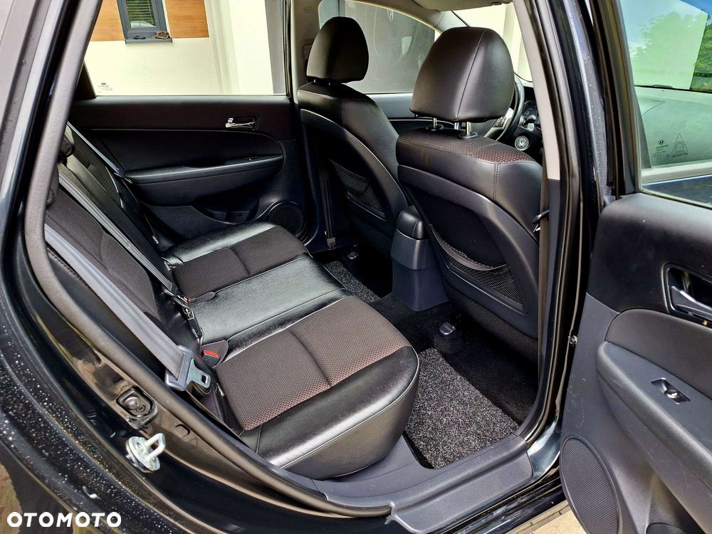 Hyundai i30 i30cw 1.6 CRDi FIFA WM Edition - 11