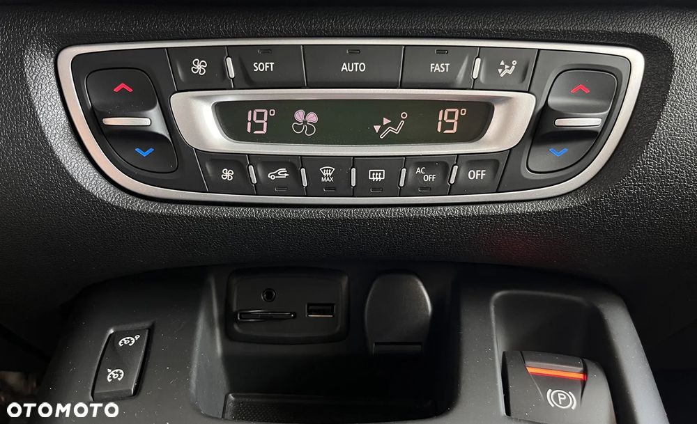 Renault Scenic Energy TCe 130 S&S Bose Edition - 14