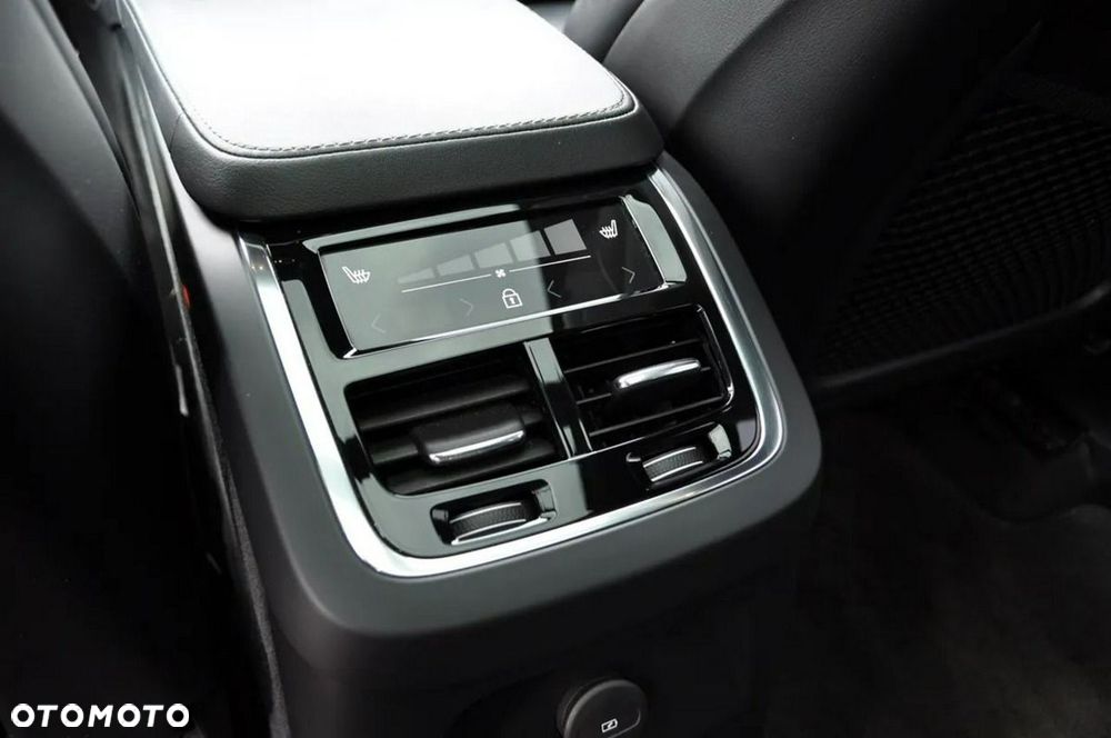 Volvo XC 90 T8 AWD Plug-In Hybrid R-Design 7os - 34