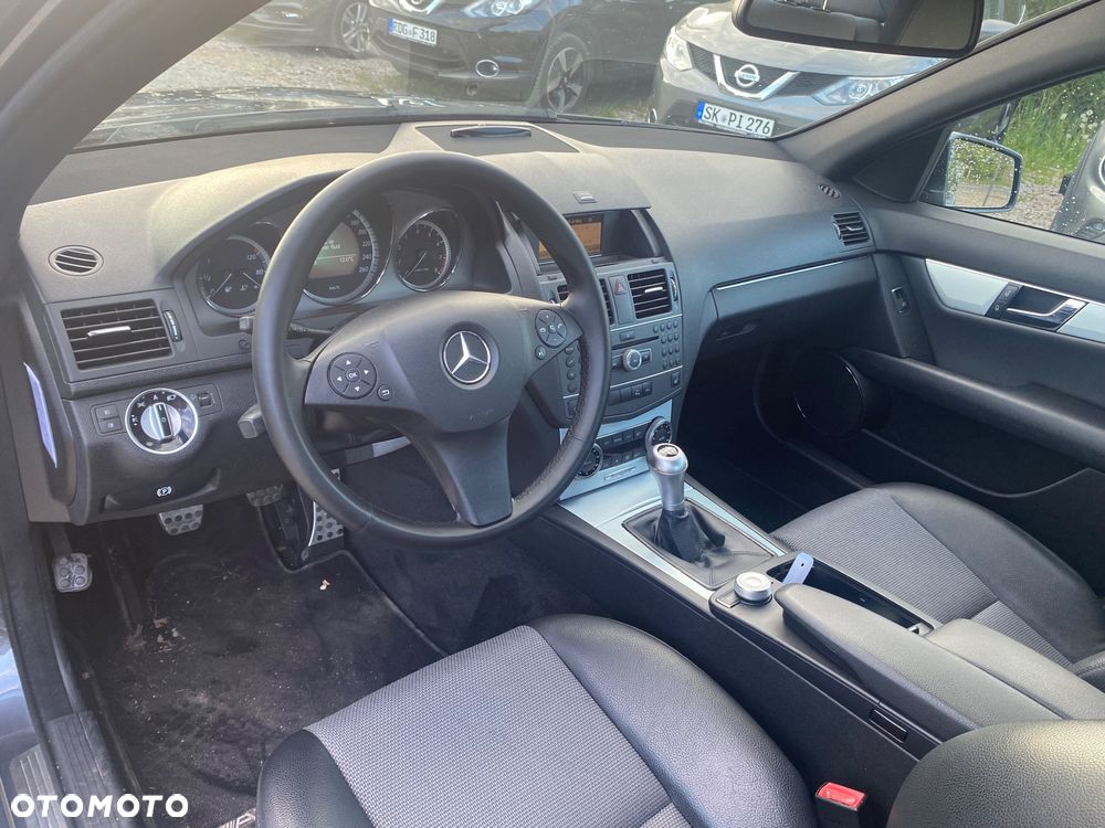 Mercedes-Benz Klasa C 180 CGI BlueEFFICIENCY Avantgarde - 20