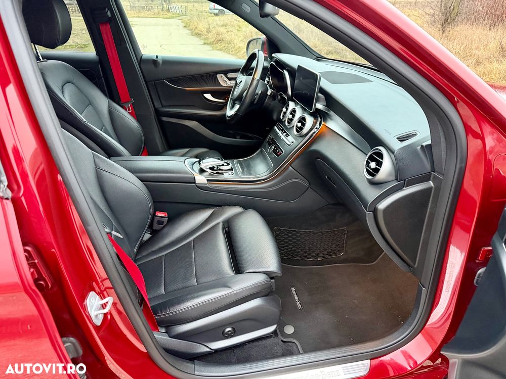Mercedes-Benz GLC 300 4Matic 9G-TRONIC AMG Line - 22