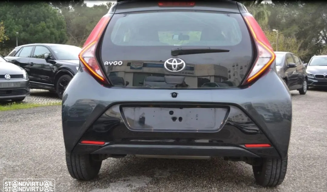 Toyota Aygo 1.0 X-Play Plus - 2