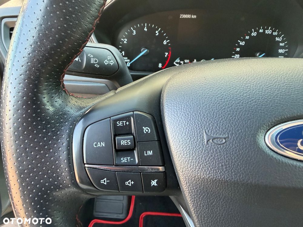Ford Focus 1.5 EcoBoost ST-Line - 19