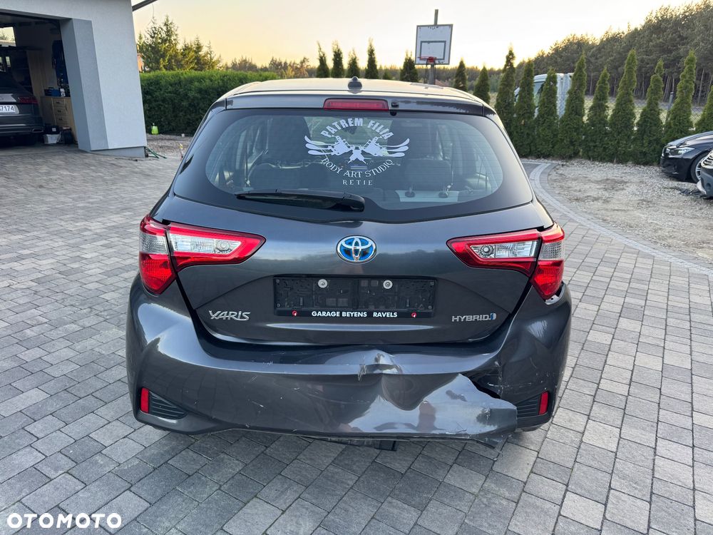 Toyota Yaris Hybrid 100 Premium - 5