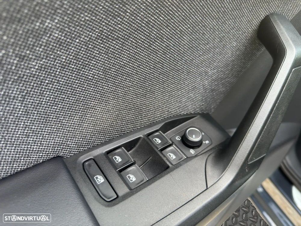 SEAT Leon 1.4 e-Hybrid Xcellence DSG - 23
