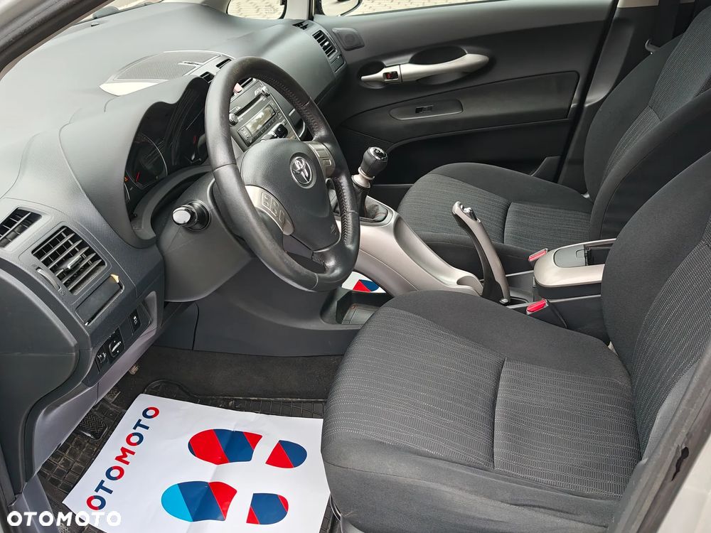 Toyota Auris 2.0 D-4D Executive - 7