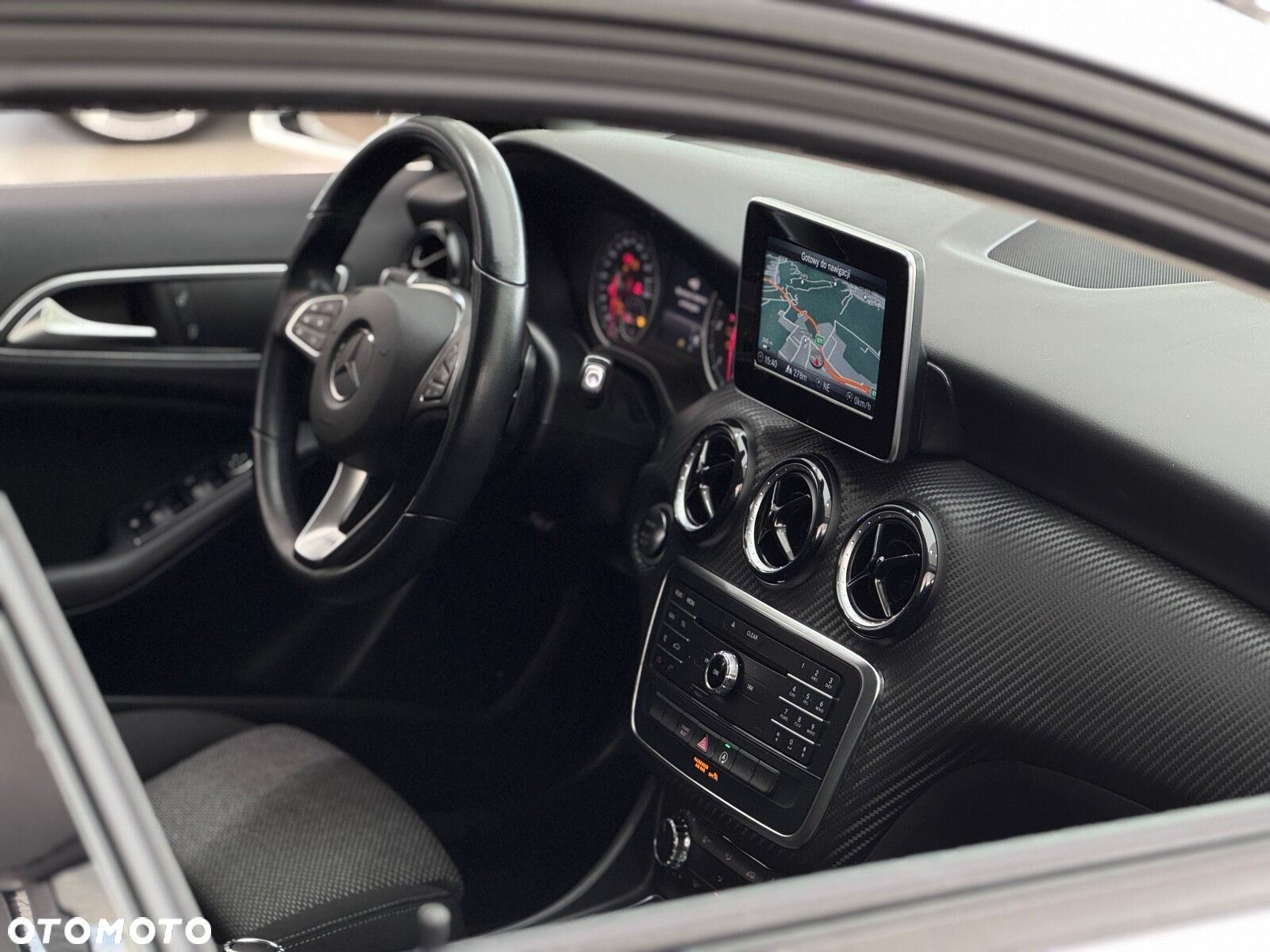 Mercedes-Benz GLA 200 d 7G-DCT - 35