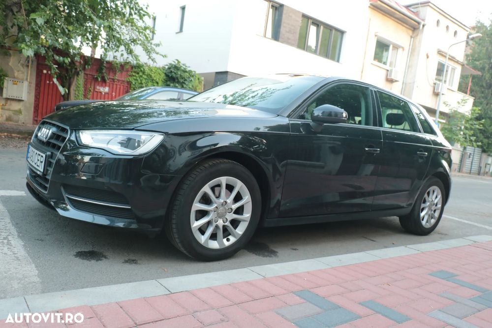 Audi A3 Sportback 1.6 TDI Stronic Attraction - 2