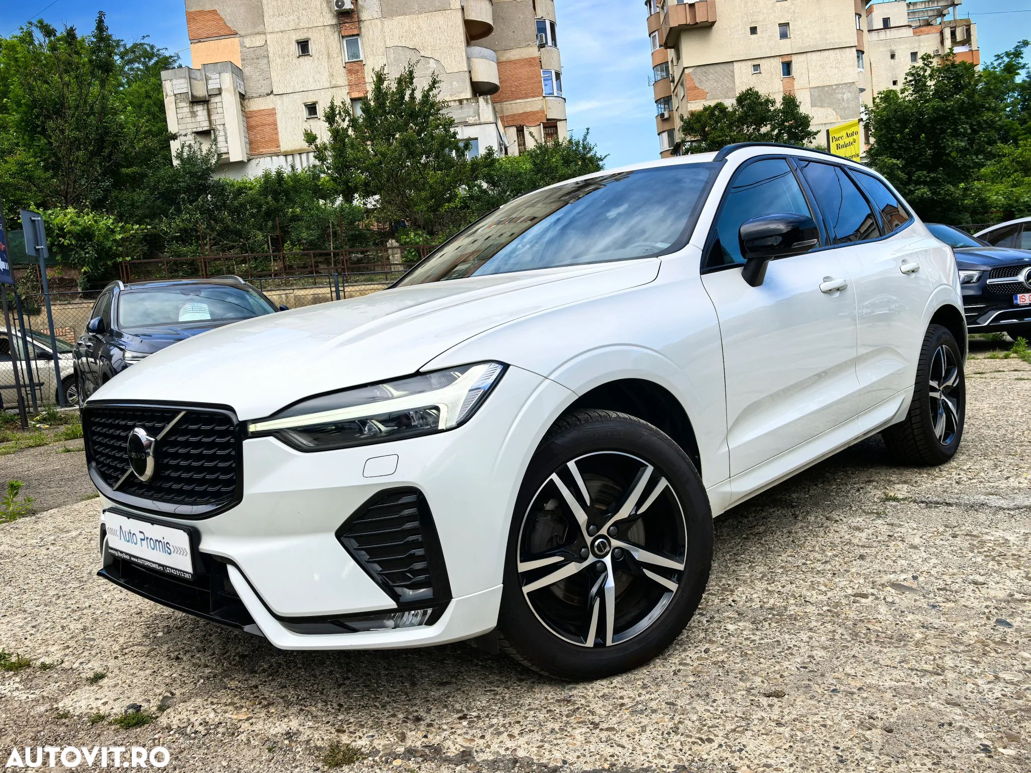 Volvo XC 60 B4 MHEV R-Design - 1