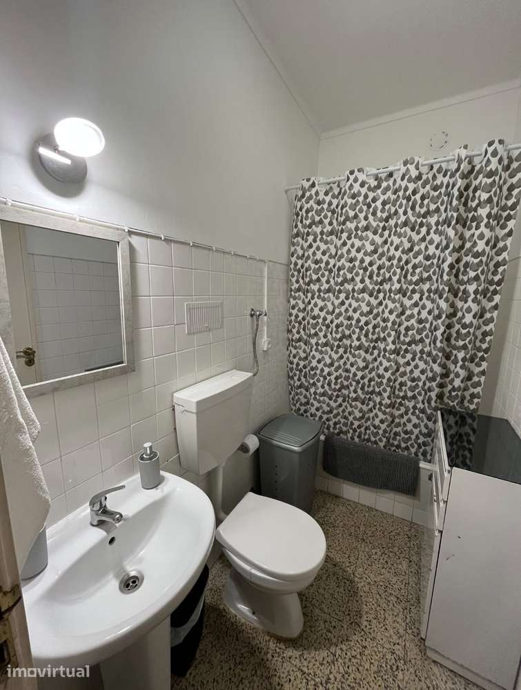 Quarto, Cascais e Estoril, Rua Vicente Arnoso - Grande imagem: 2/2