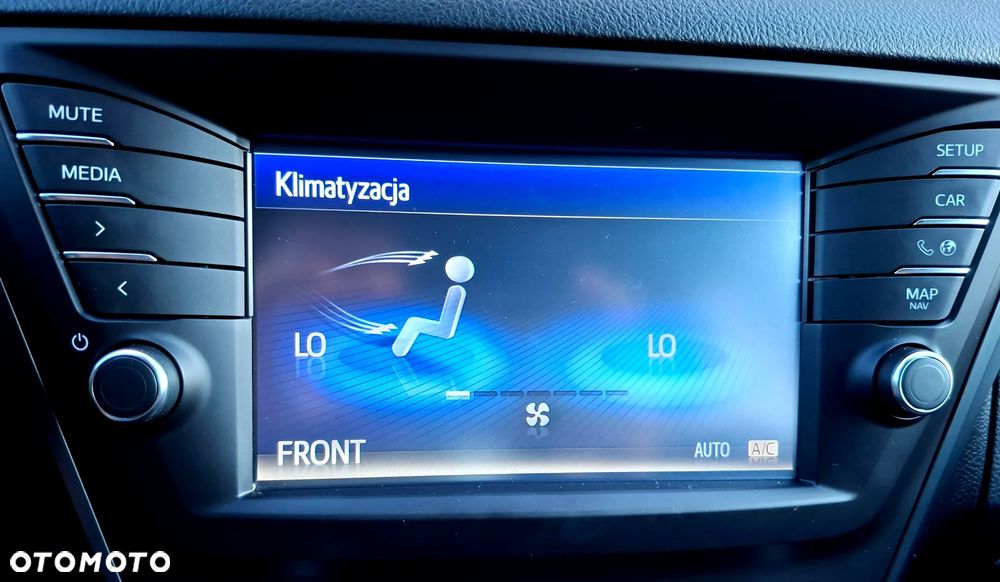 Toyota Avensis 1.8 Premium MS - 19