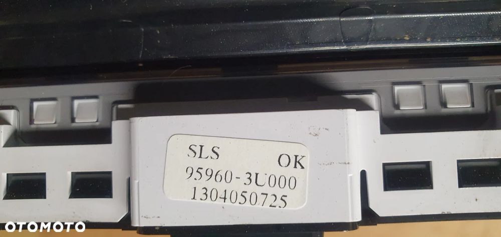 Ramka dekor radia konsoli włącznik awaryjnych Kia Sportage III - 8