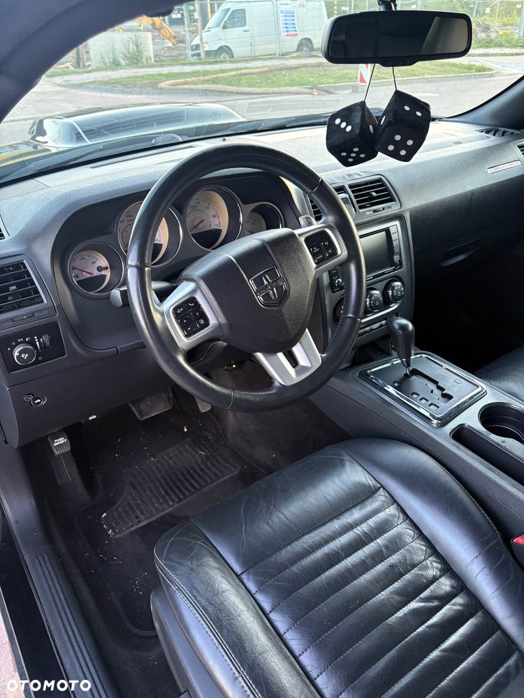 Dodge Challenger - 10