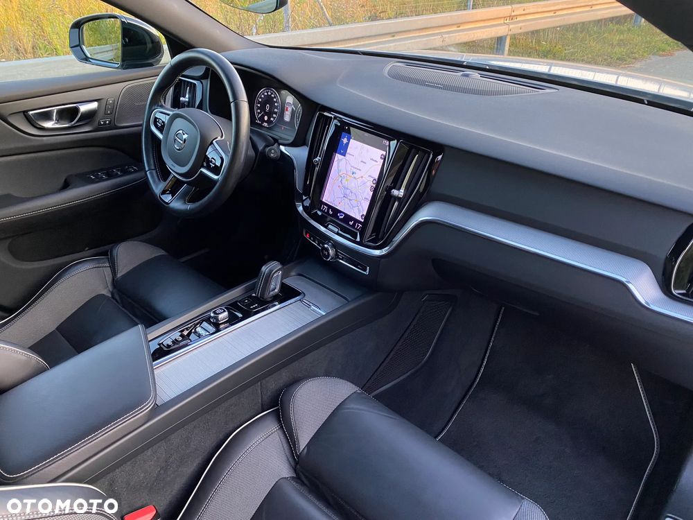 Volvo V60 B3 B R-Design - 8