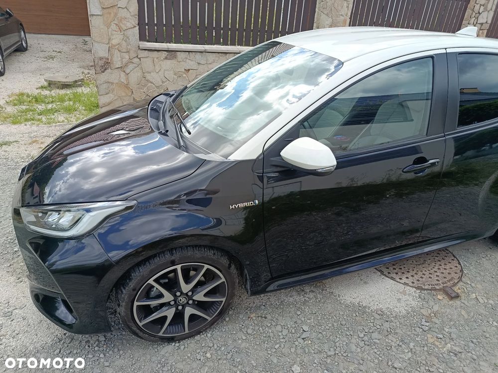 Toyota Yaris 2022 photo 2