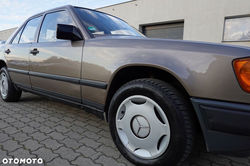 Mercedes-Benz W124 (1984-1993) - 23
