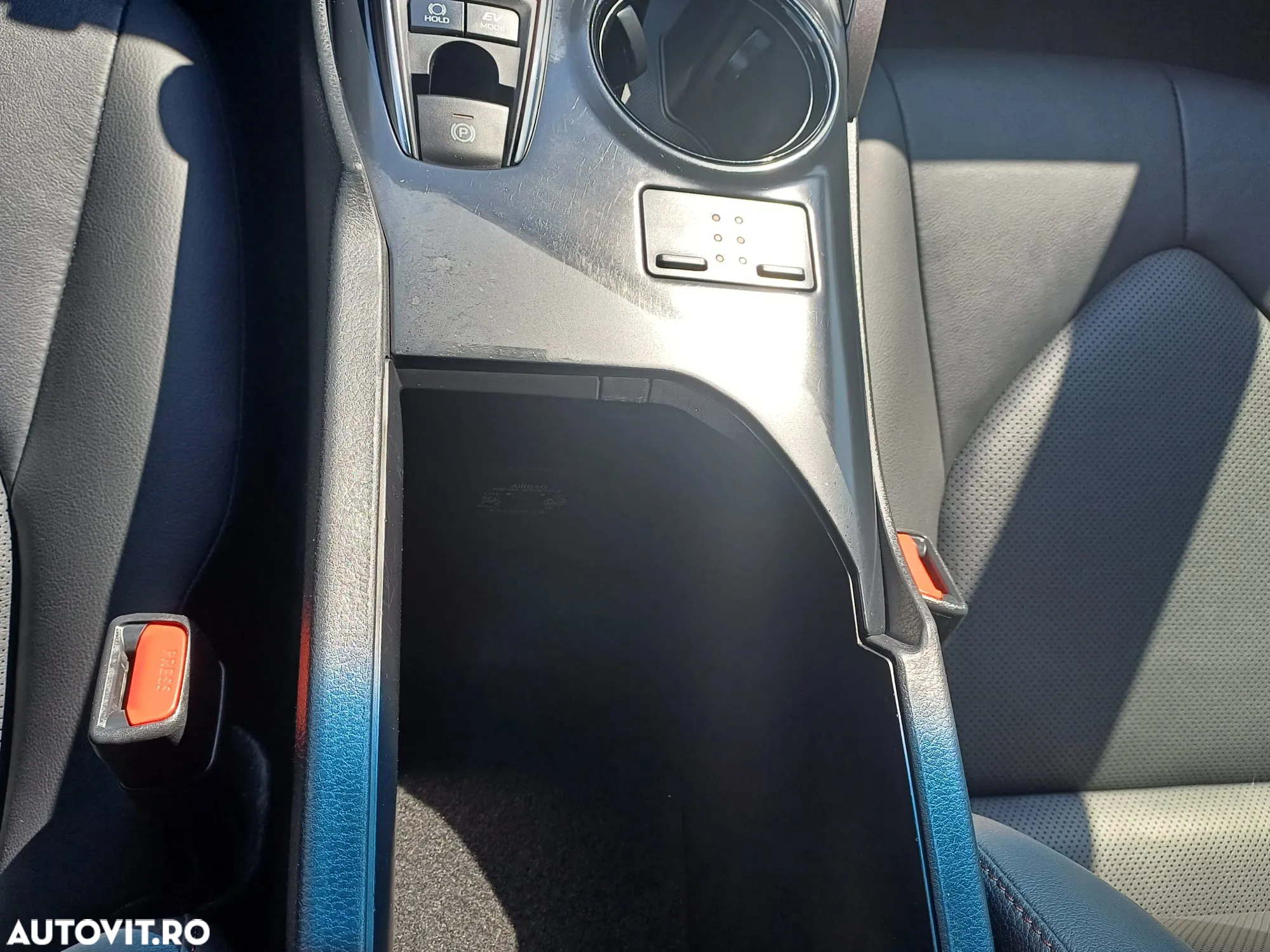 Toyota Camry 2.5 Hybrid Business - 21