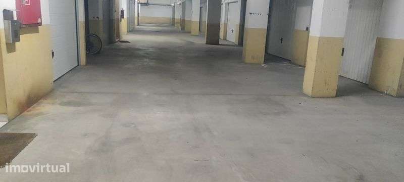 Arrenda-se garagem - Grande imagem: 3/4