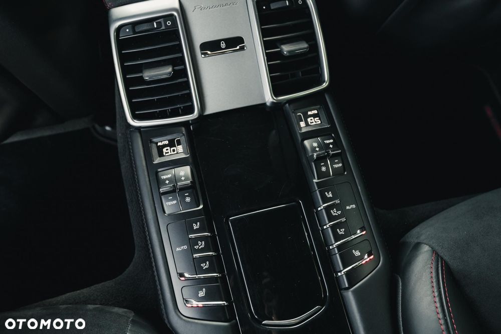 Porsche Panamera - 35