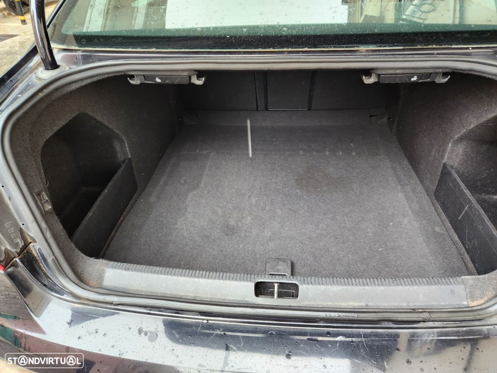 VW Passat 1.6 TDI BlueMotion - 12
