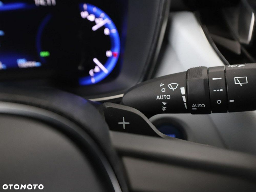 Toyota Corolla 2.0 Hybrid Executive - 32