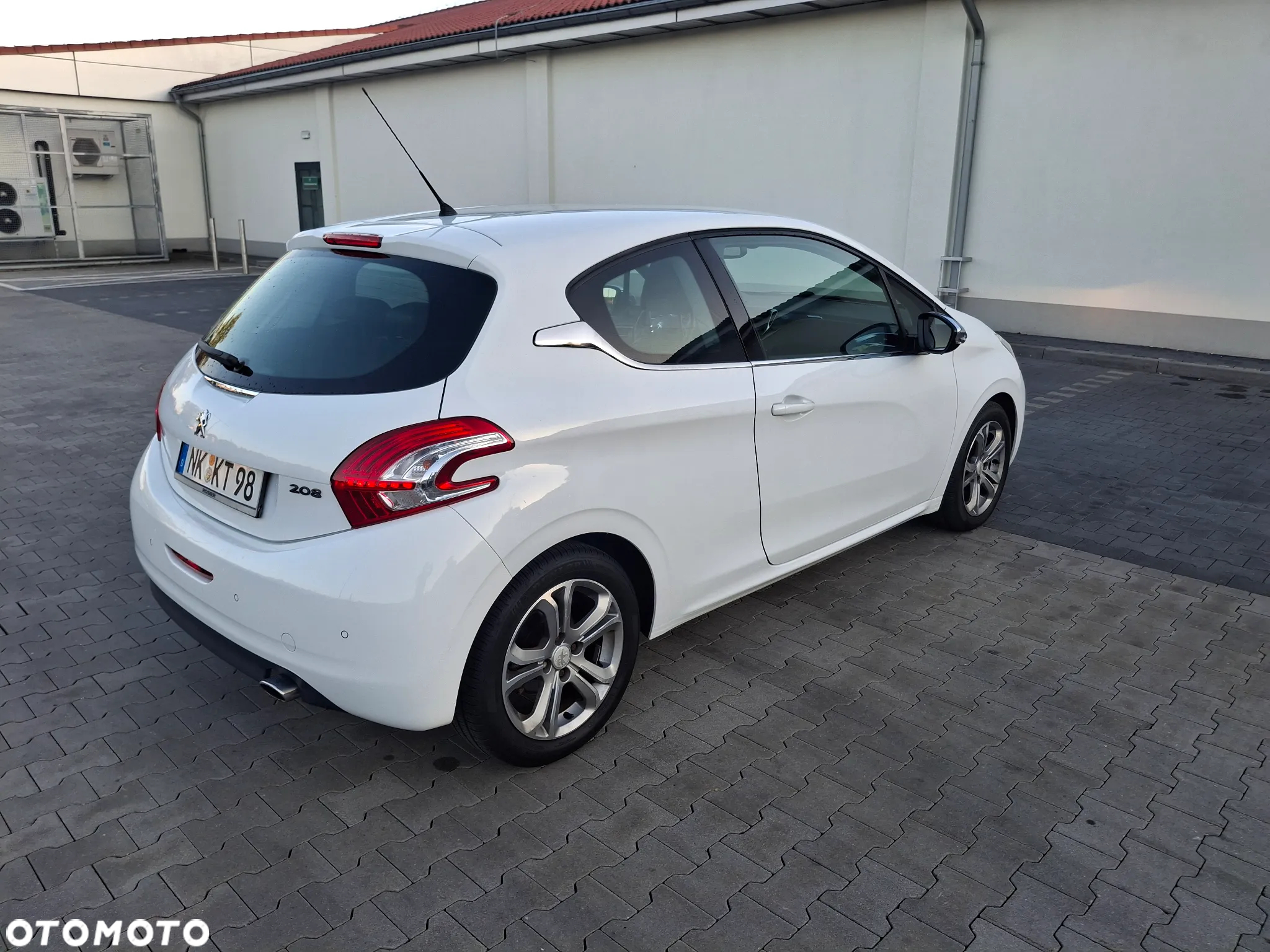 Peugeot 208 120 VTI Allure - 10