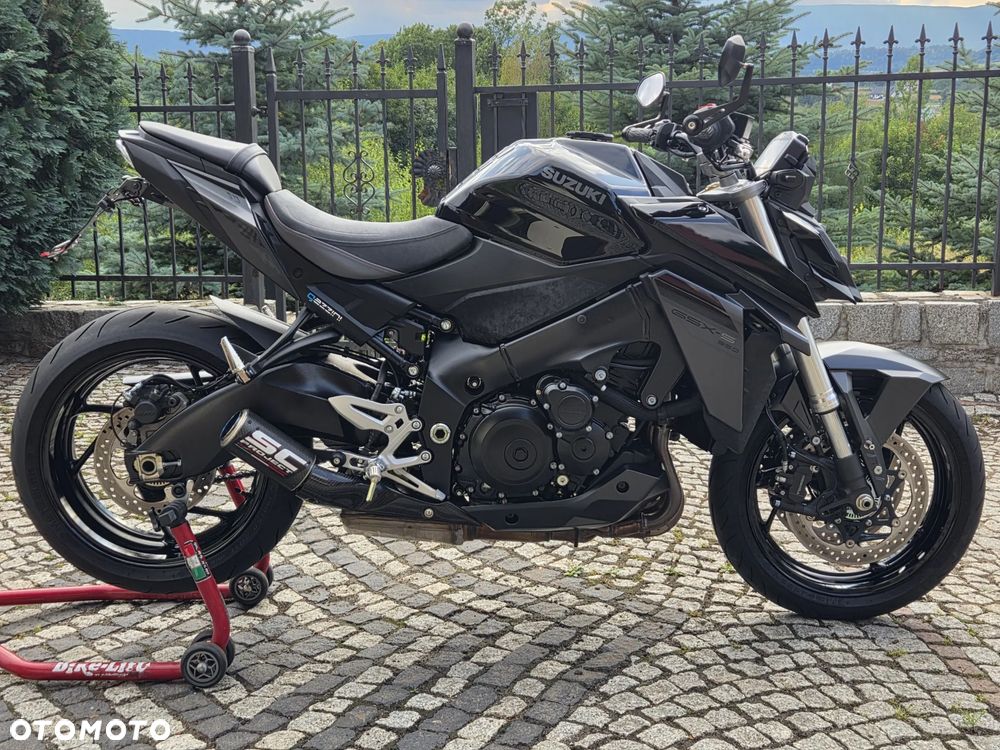 Suzuki GSX - 3