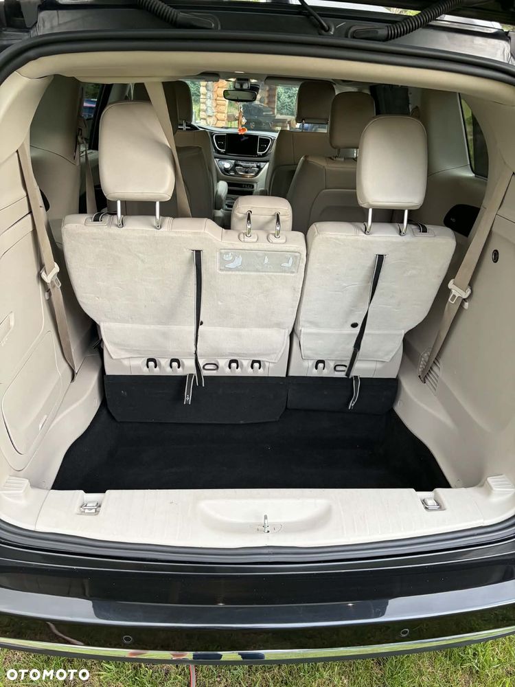 Chrysler Pacifica - 12