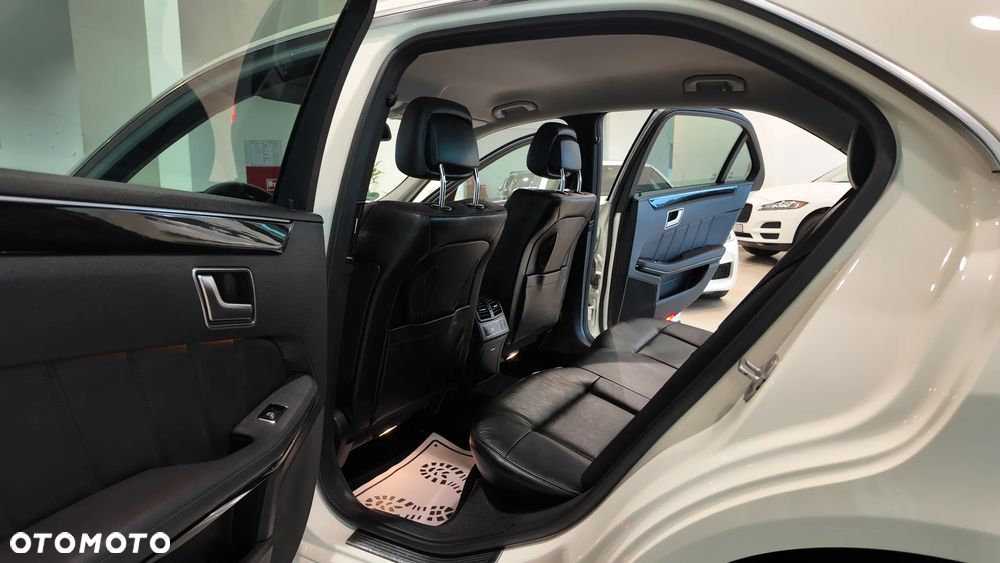 Mercedes-Benz Klasa E 350 CDI DPF BlueEFFICIENCY 7G-TRONIC Avantgarde - 30
