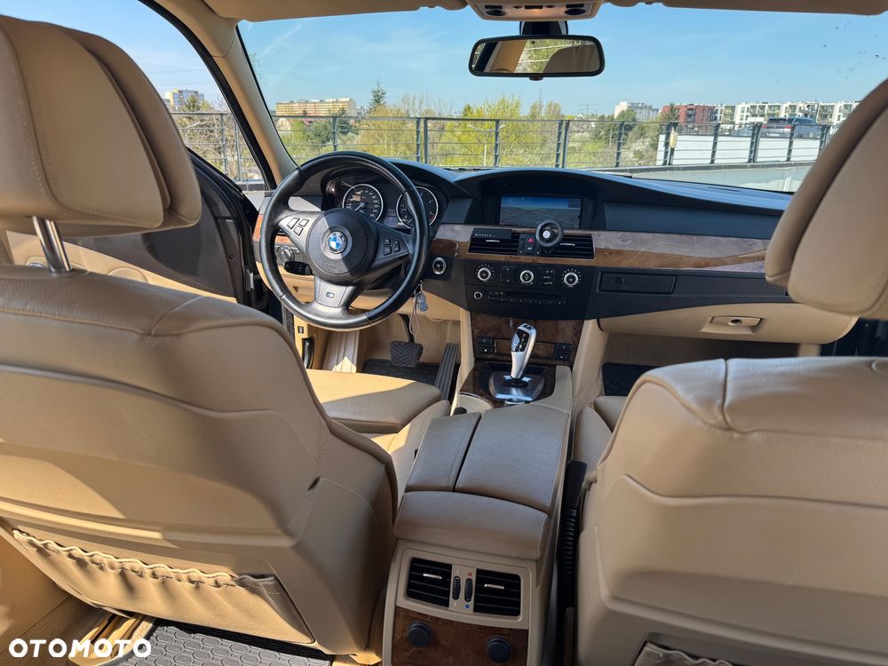 BMW Seria 5 525d Edition Exclusive - 18