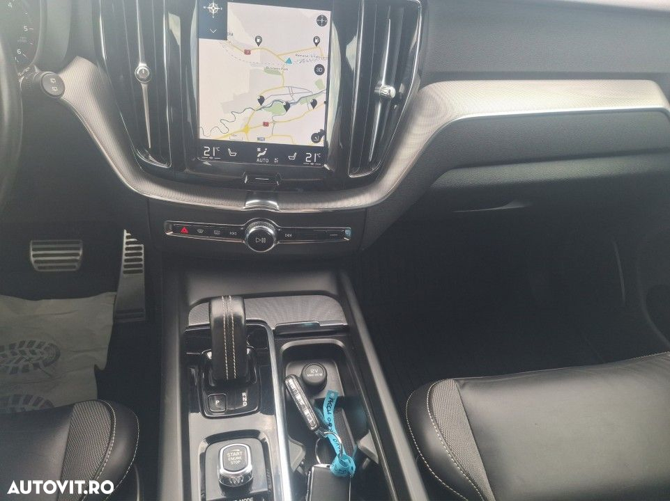 Volvo XC 60 B5 MHEV AWD R-Design - 15