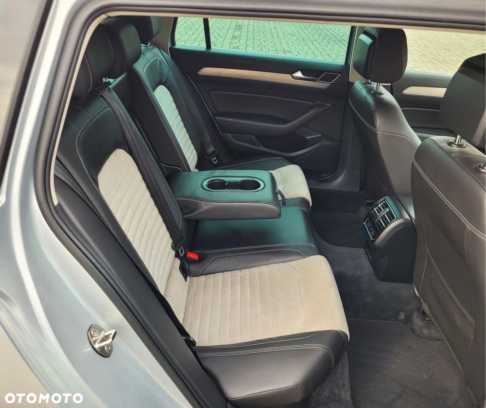 Volkswagen Passat 2.0 TDI (BlueMotion Technology) Highline - 22