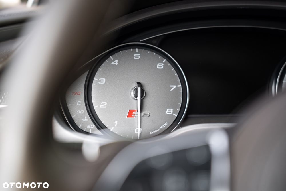 Audi S8 Standard - 24