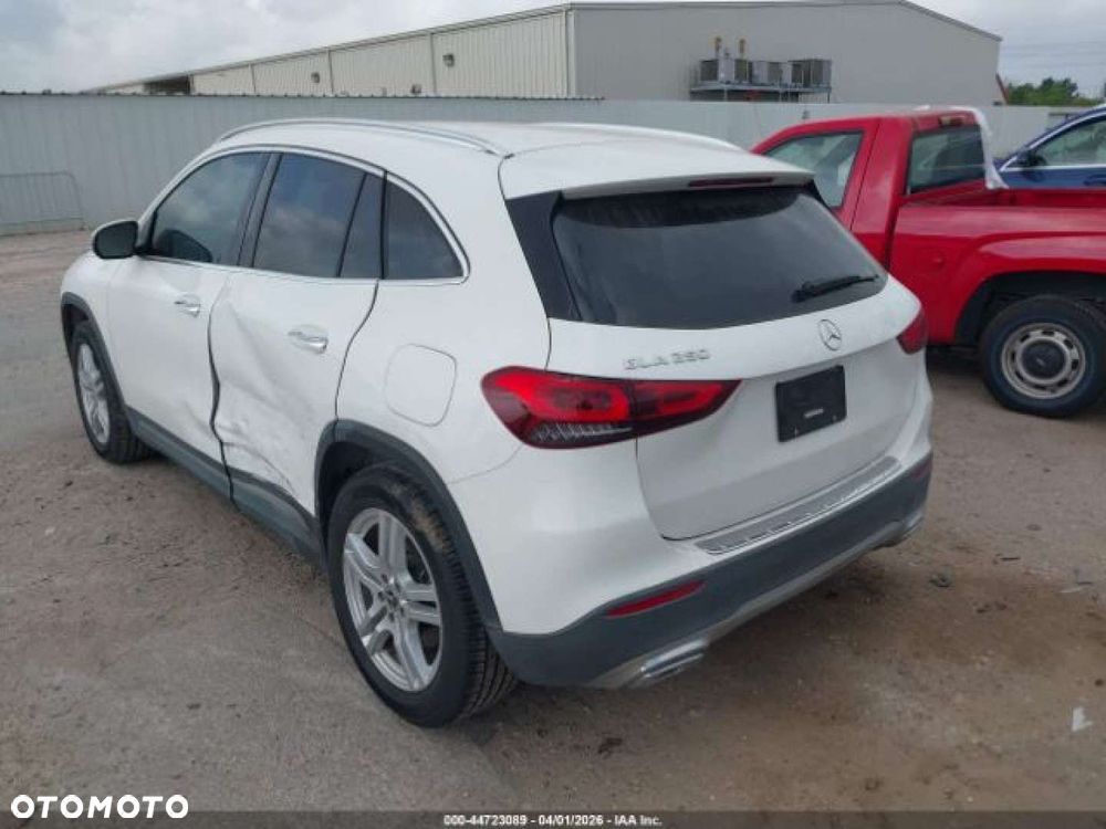 Mercedes-Benz GLA - 6